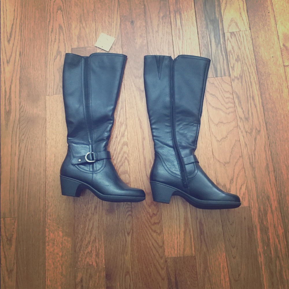 Black memory foam boots