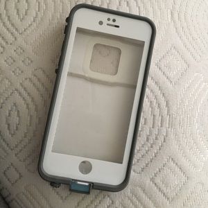 White Lifeproof Case for iPhone 6/6s