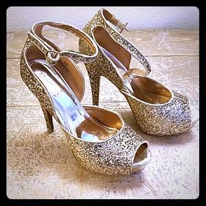 8.5 gold sparkle heels!