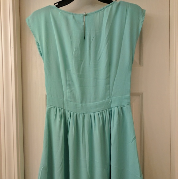 Sweet Airy Spring & Summer Dress Size Small! - Picture 2 of 4