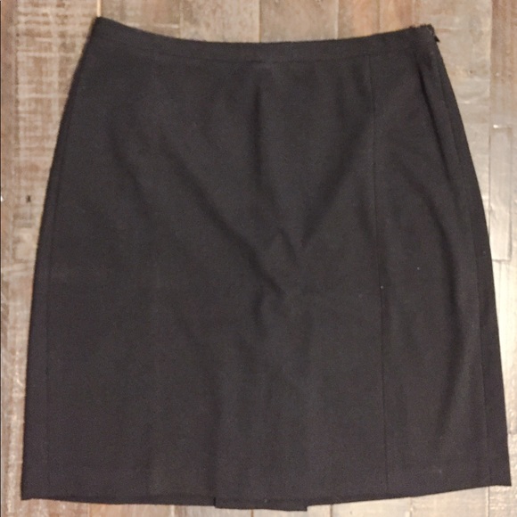 Staple Limited Black Skirt - Picture 1 of 5