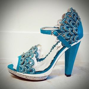 BettiePage special edition lourdes d'orsay pump