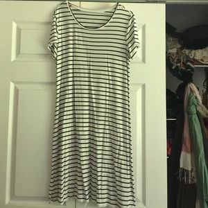 Maternity dress size M. Liz Lange maternity