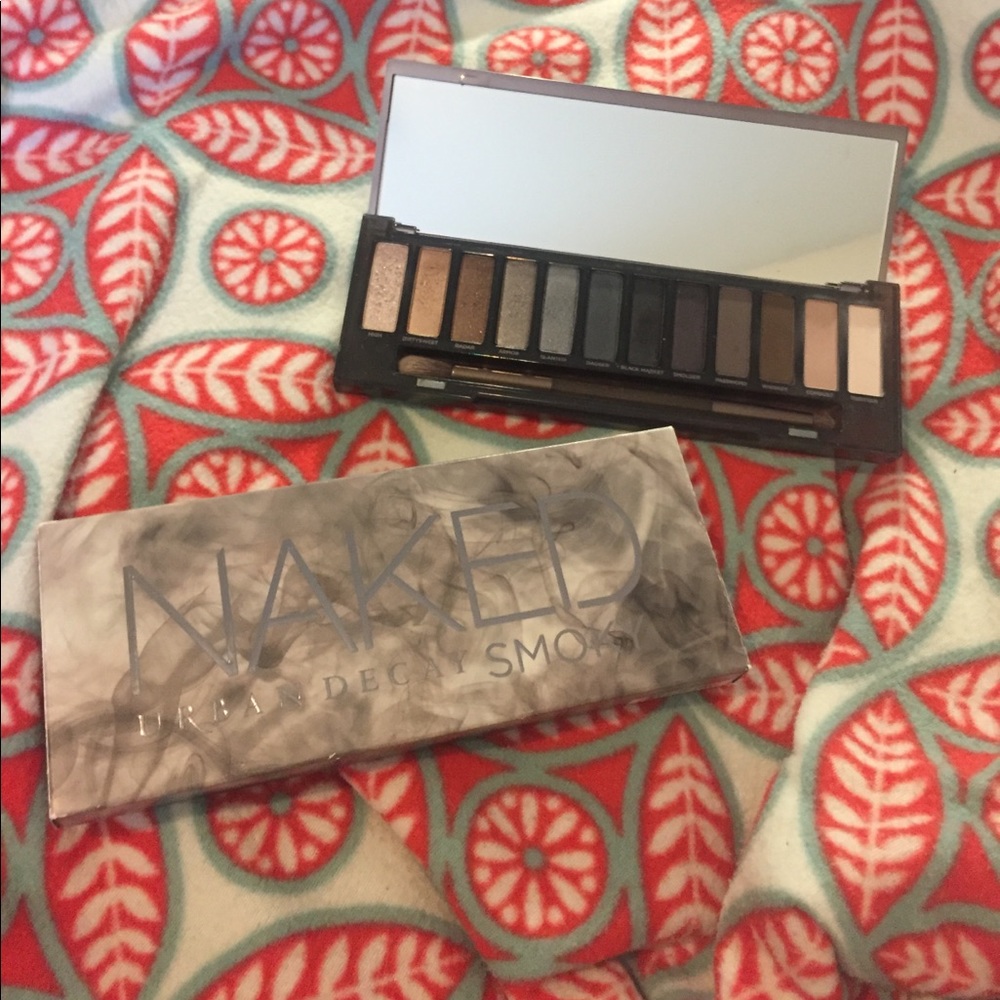 ✨MUST GO✨ Urban Decay Naked Smokey Palette