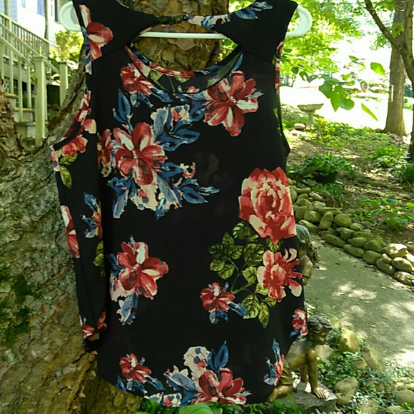 Top - Picture 2 of 3