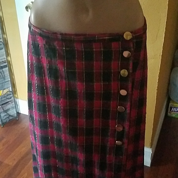 Wrap skirt with Gold button on side - Picture 3 of 3