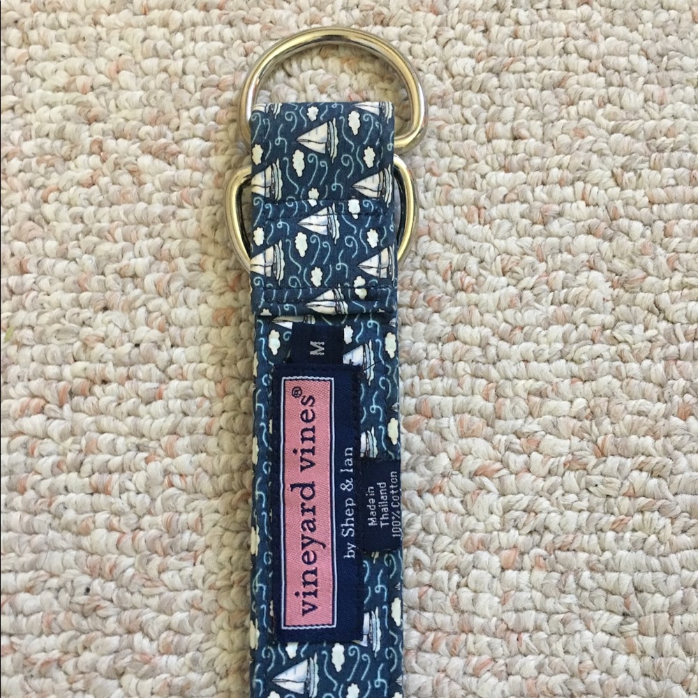 Medium vineyard vines belt.