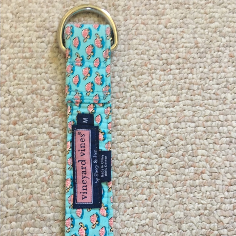 Medium vineyard vines belt.