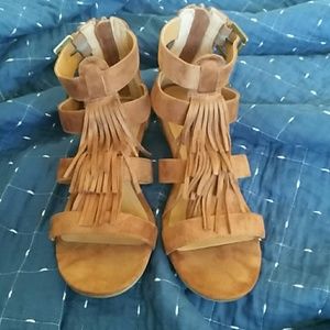 Ladies fringe sandals! Size 8.5