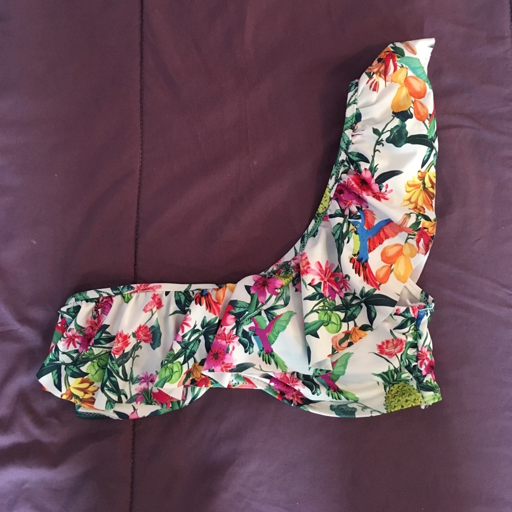 *SOLD* Ruffled One Shoulder Top