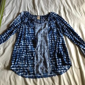 Blue patterned top