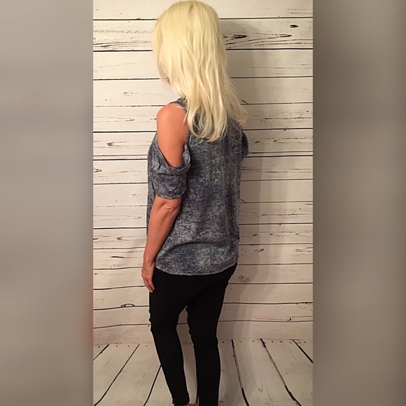 LAST 1! 💕Cold Shoulder soft knit top - Picture 3 of 3