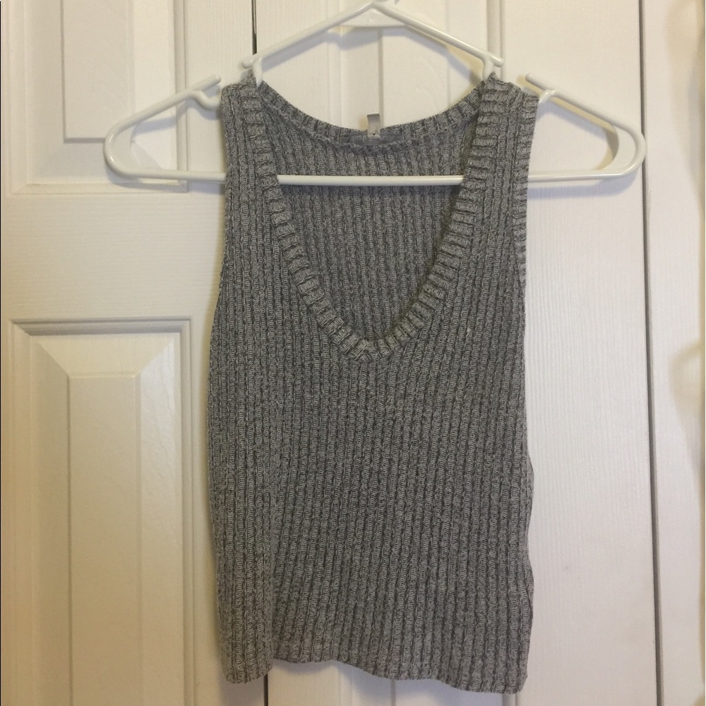 Grey stretchy crop top