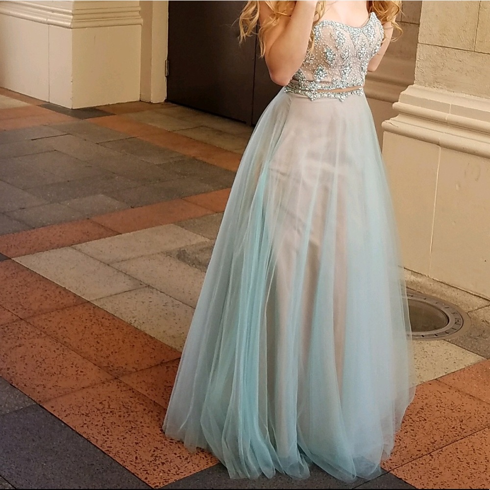 Prom dress in perfect condition - Picture 2 of 4