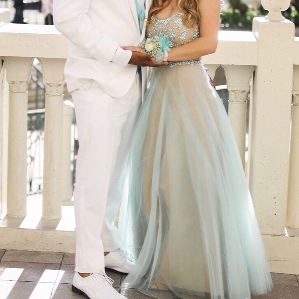 Prom dress in perfect condition - Picture 3 of 4