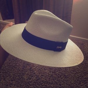 Indiana jones type of sun hat