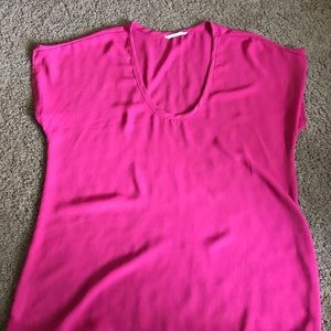 Loose scoop neck shirt