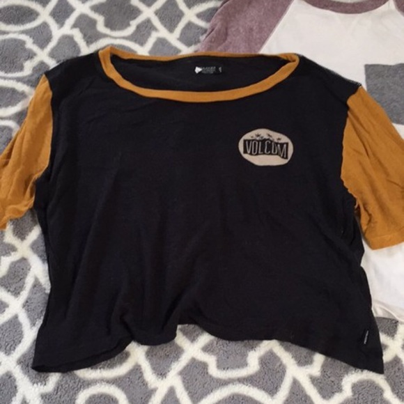 2 shirts BUNDLE!๐๐ - Picture 2 of 3