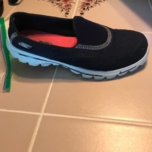 Skechers Go walk 2 slip on sneakers