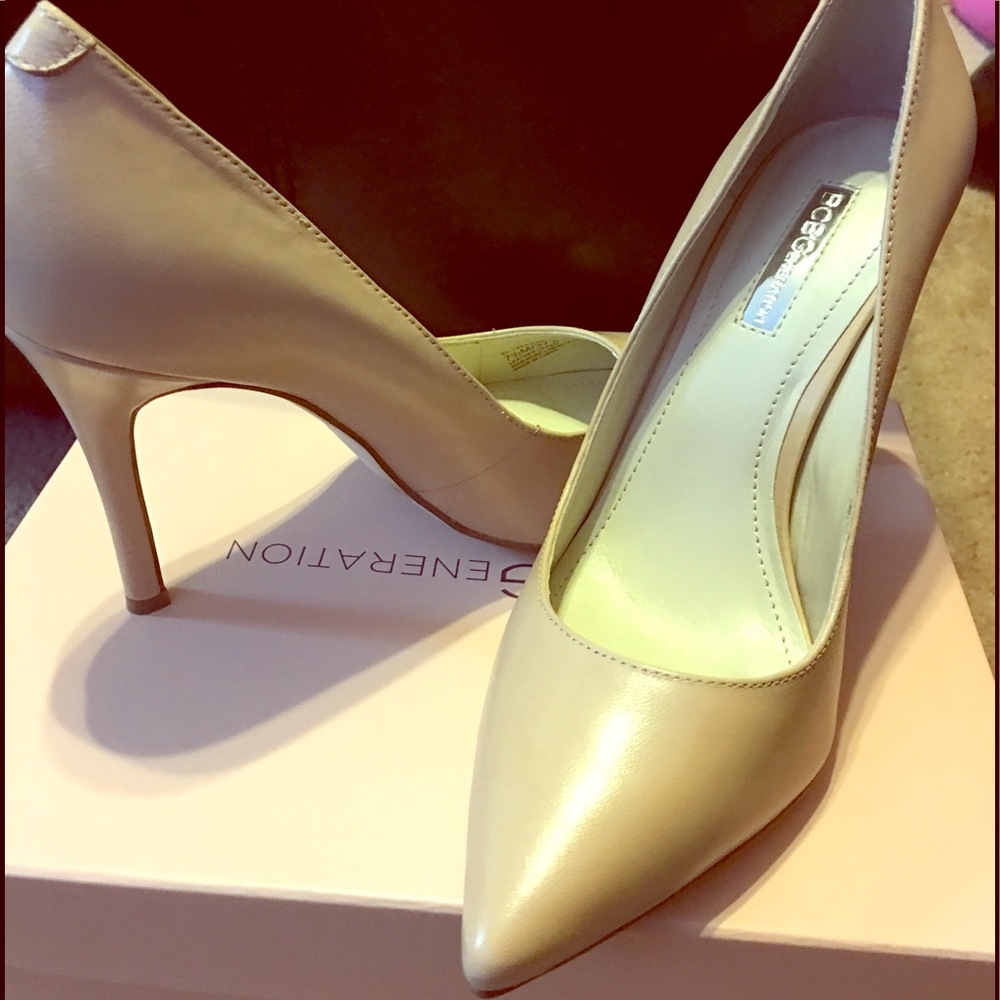 BCBG GENUINE LEATHER PUMPS