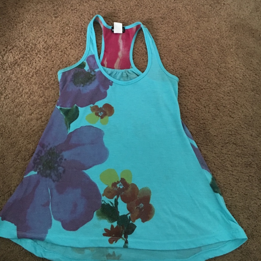 Blue flower tank