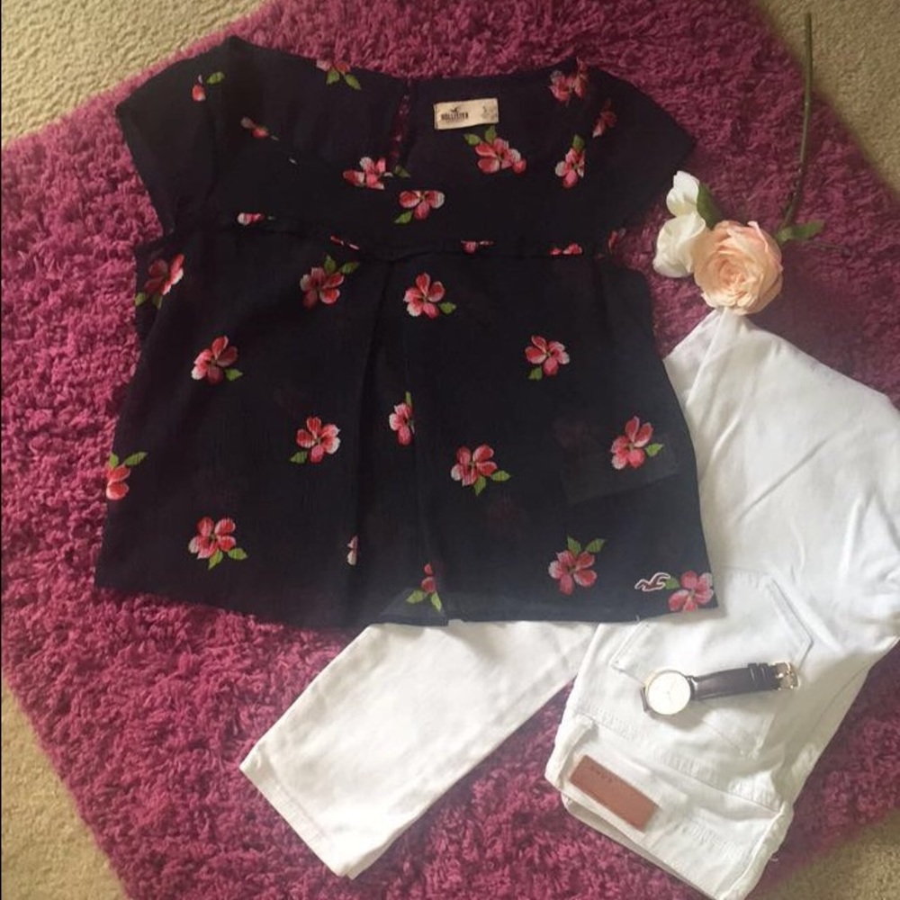 ✨SALE✨Hollister Sheer Floral Top