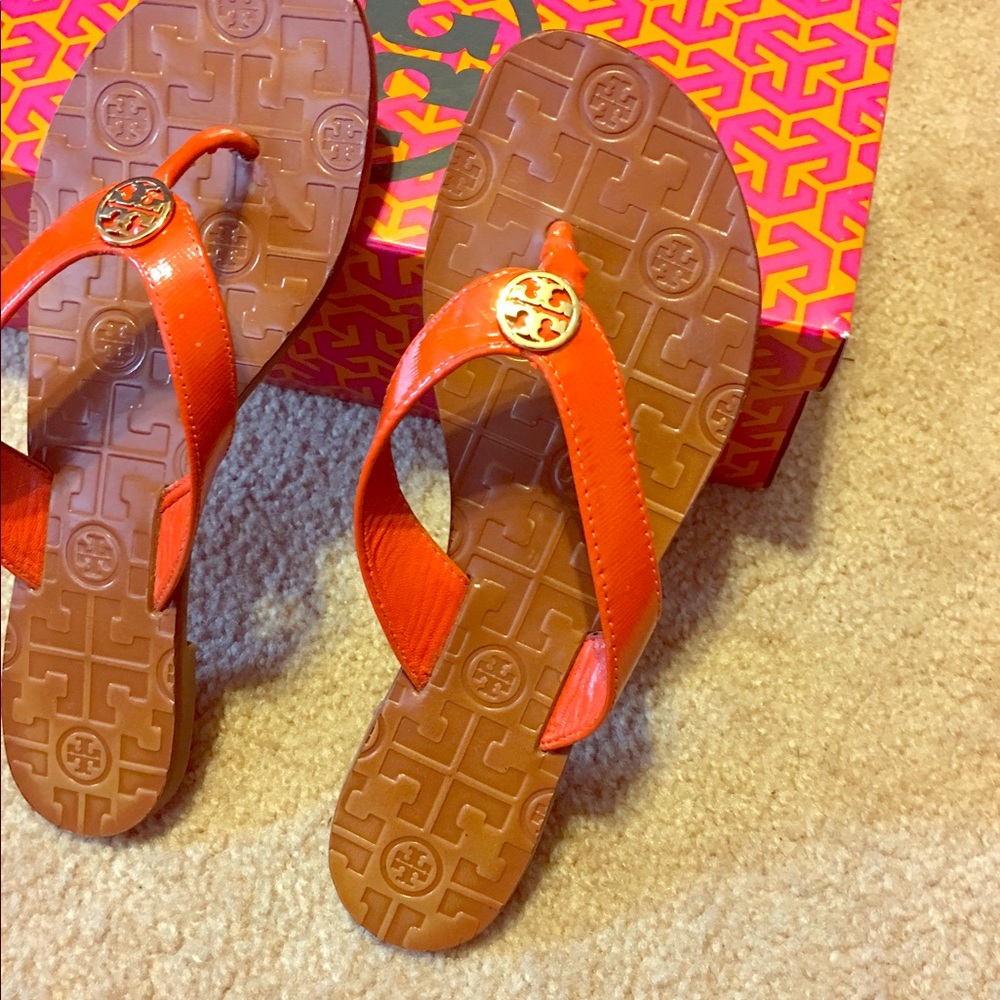 Tory Burch patent thong sandals! Great condition!