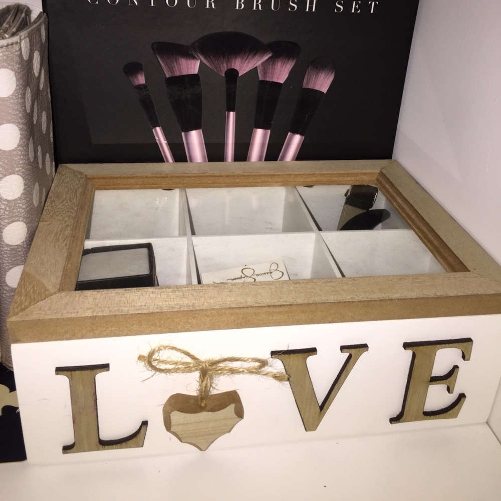 Jewelry box