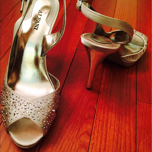 Alfani Alizanude (gold) Heels - Picture 2 of 3