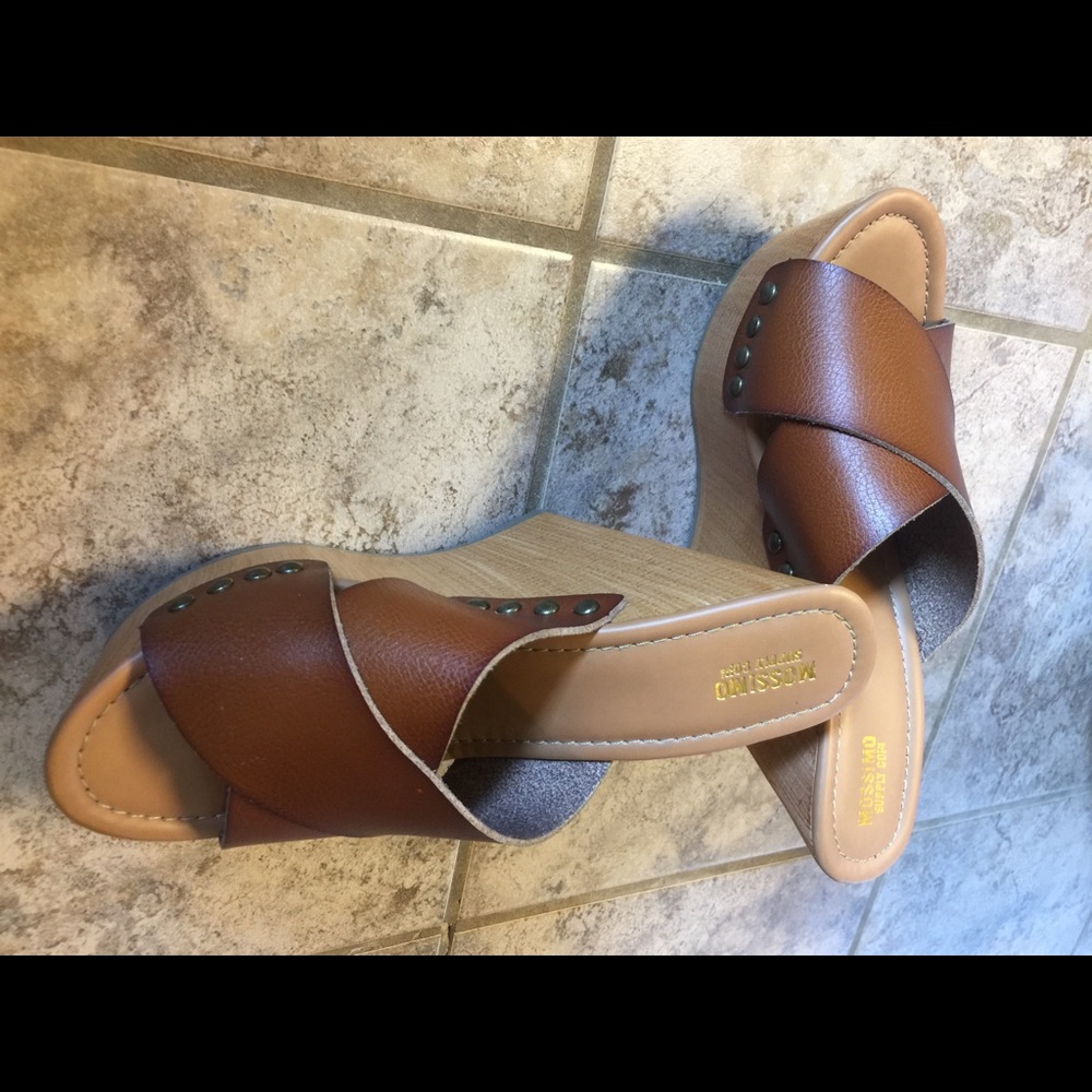Mossimo clog wedges. Never worn. Size 7.5