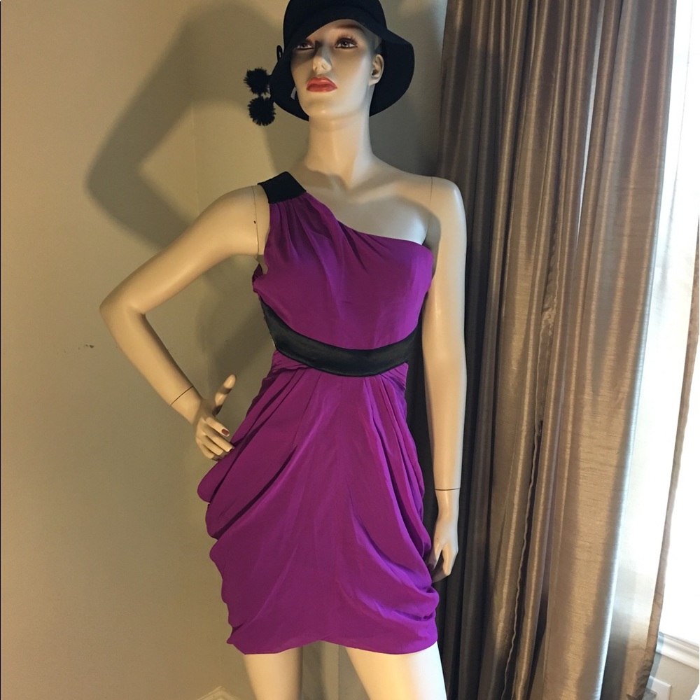 💜Gorgeous Minuet Open Back One Sleeve Dress 💜