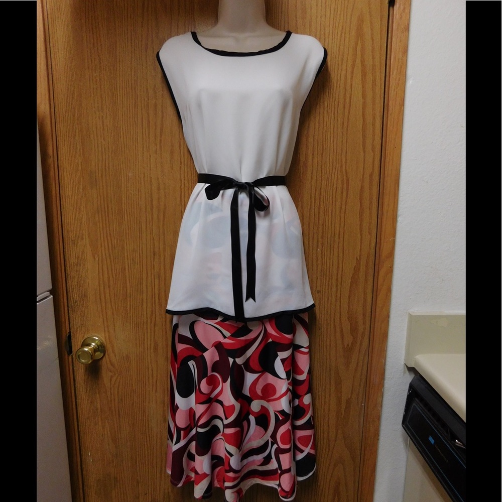 Divine White Loose Blouse W/Black Trims &Belt