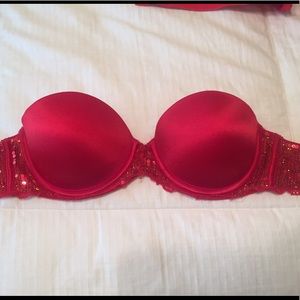 Strapless red bra