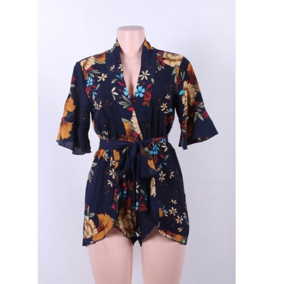 NAVY FLORAL ROMPER🍾 - Picture 3 of 5