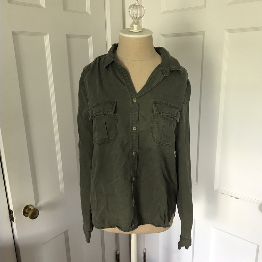AE button up