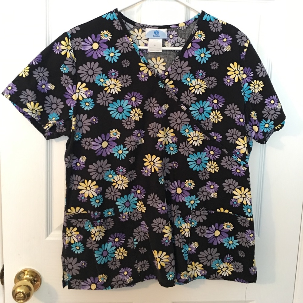 A daisy pattern scrub top