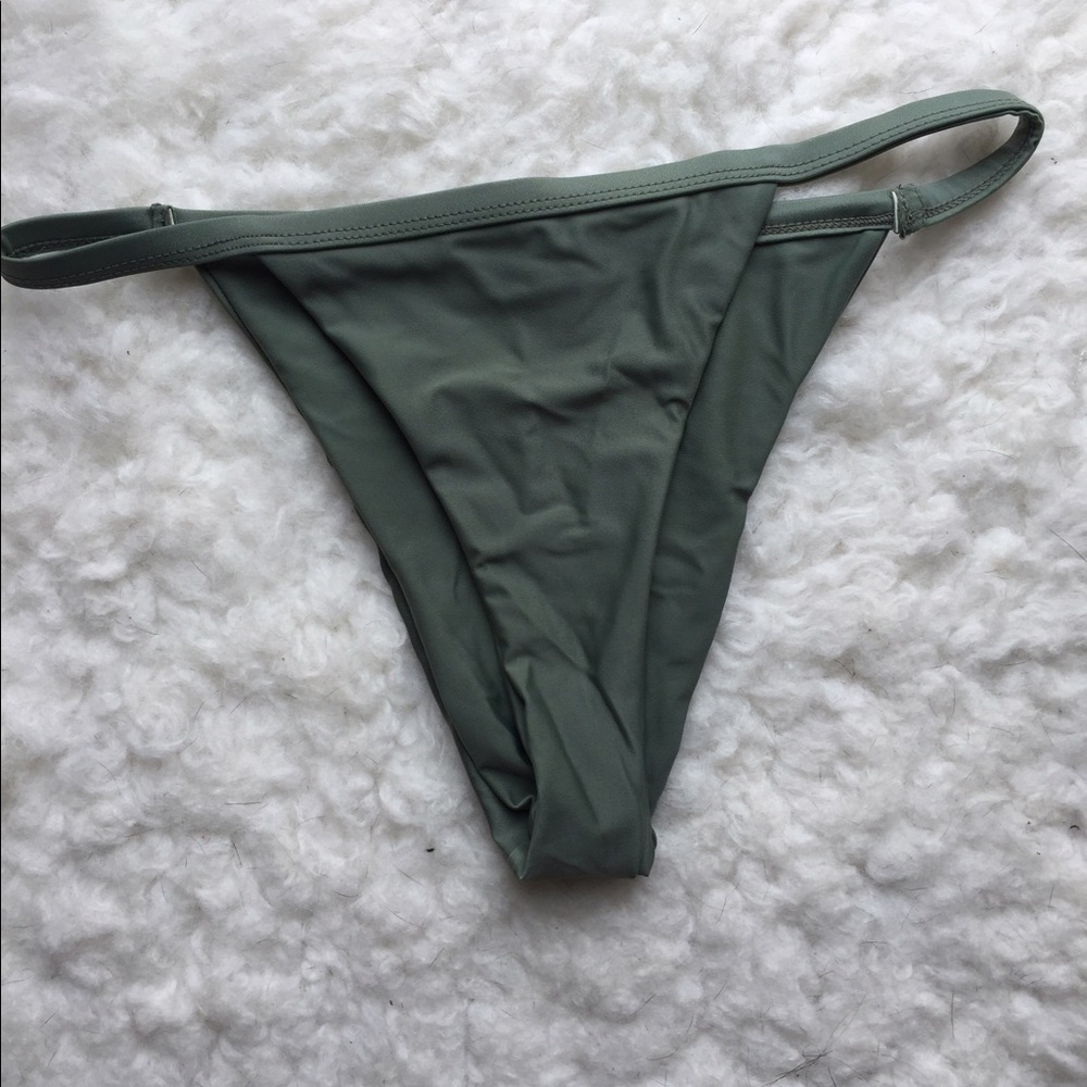 Brazilian / cheeky bikini bottom