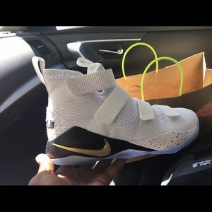 Nike Lebron Soldier 11