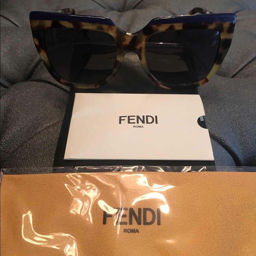Fendi Galassia sunglasses - Picture 2 of 8