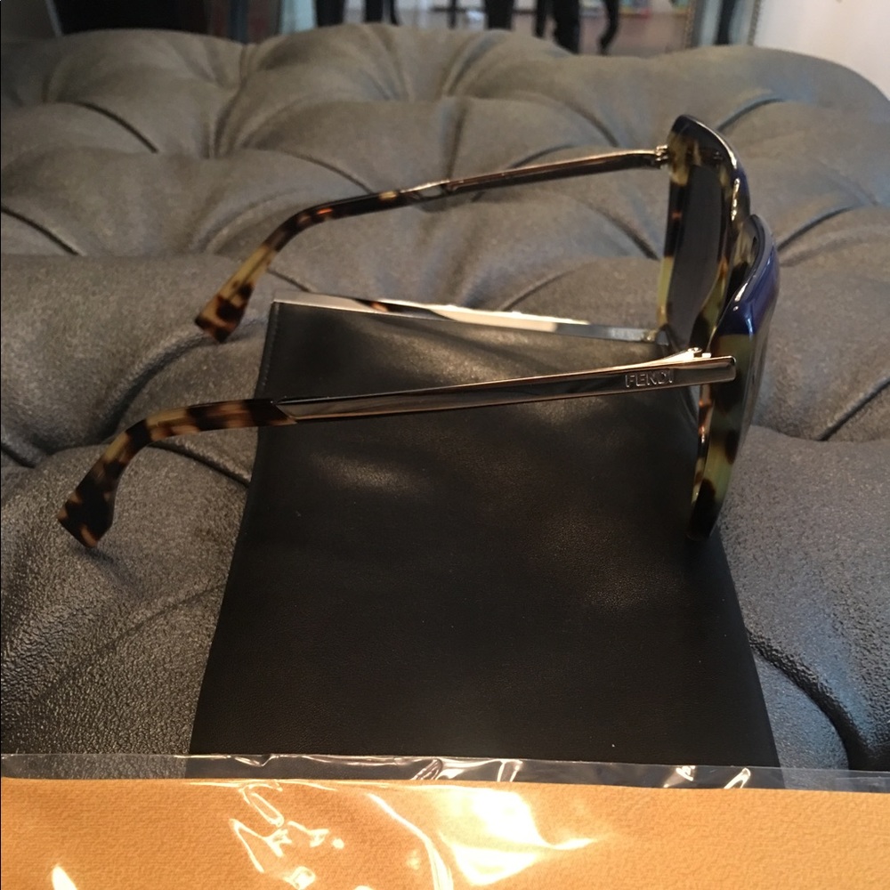 Fendi Galassia sunglasses - Picture 4 of 8