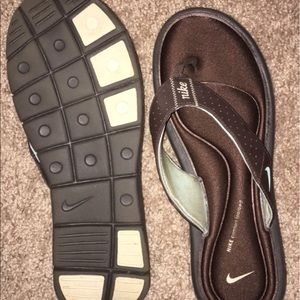 brown nike flip flops