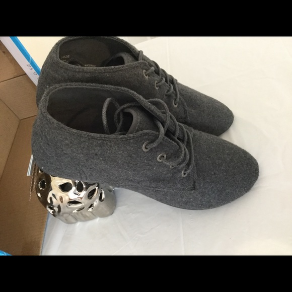 Flat booties, brand new - Picture 2 of 4