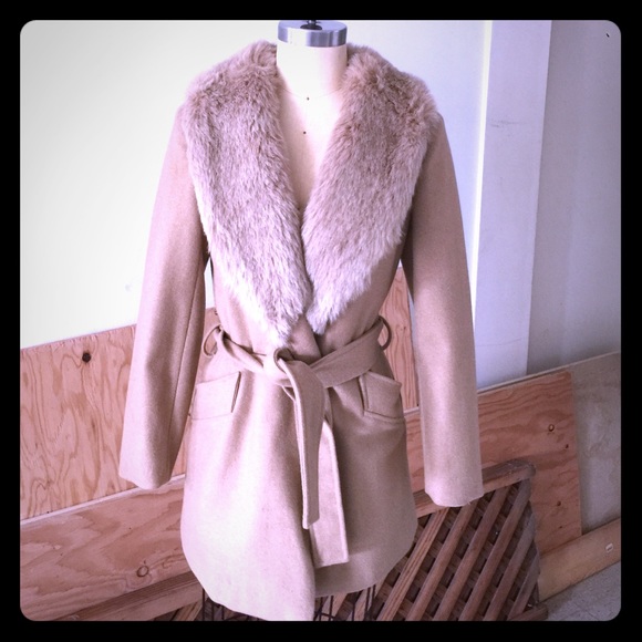 Beautiful Old Navy Collection Faux Fur Coat - Picture 1 of 5