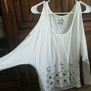 Shoulder cut out. Quarter sleave