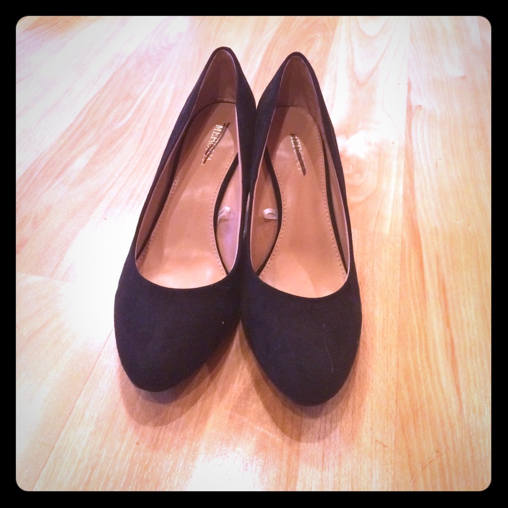 Black wedge heel shoes