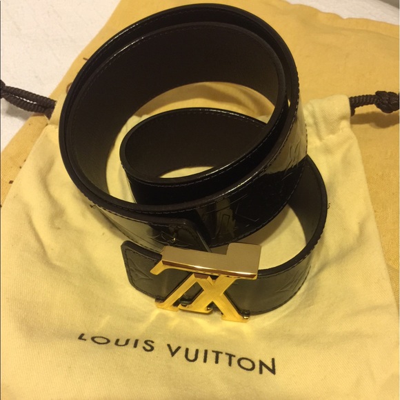 Luis Vuitton Woman Belt color burgundy