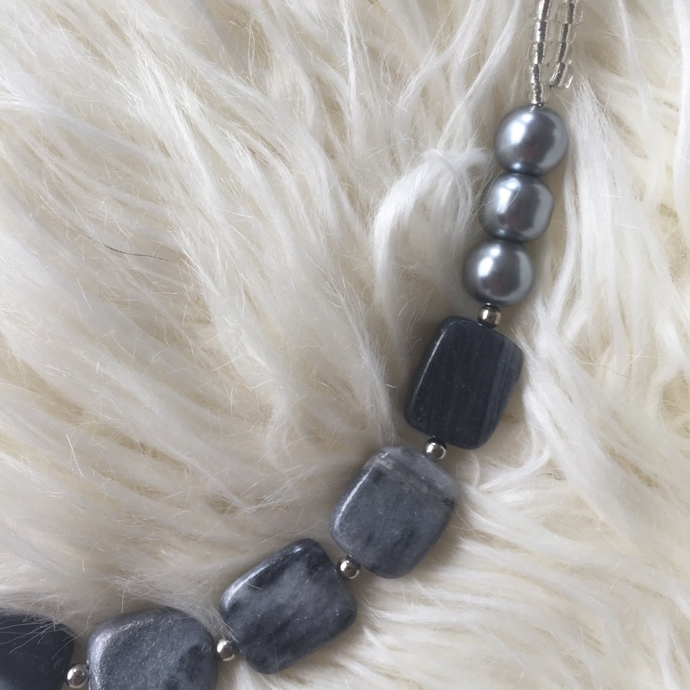 Handmade gemstone and glass bead grey necklace - Picture 3 of 8