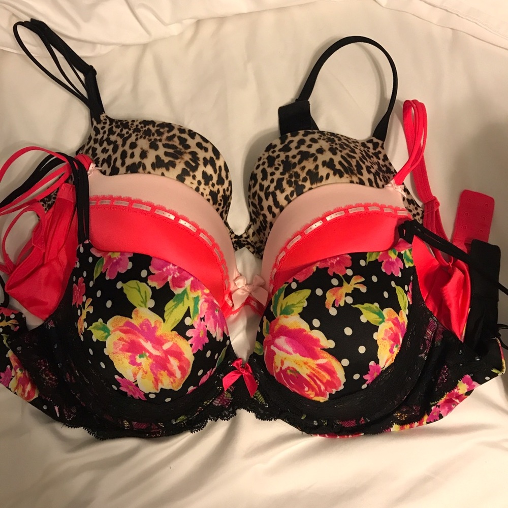 3 victoria's secret very sexy push-up bras