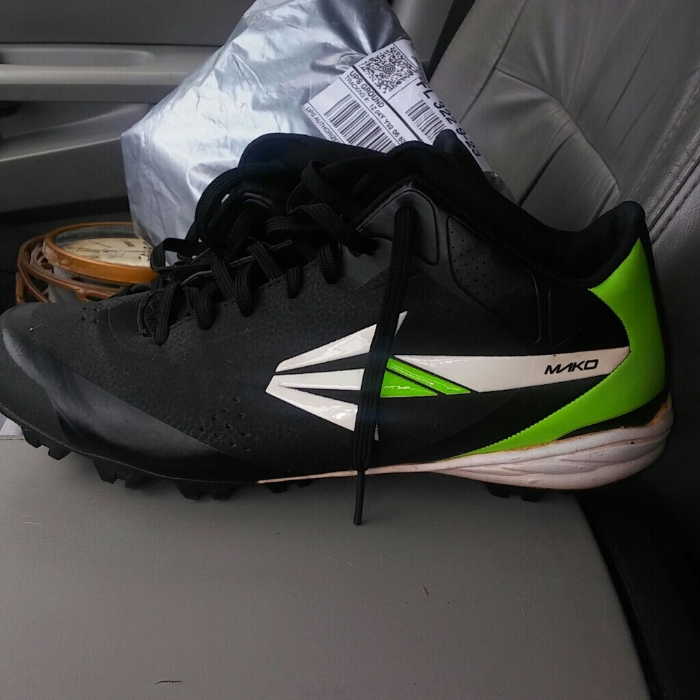 Softball / baseball shoes