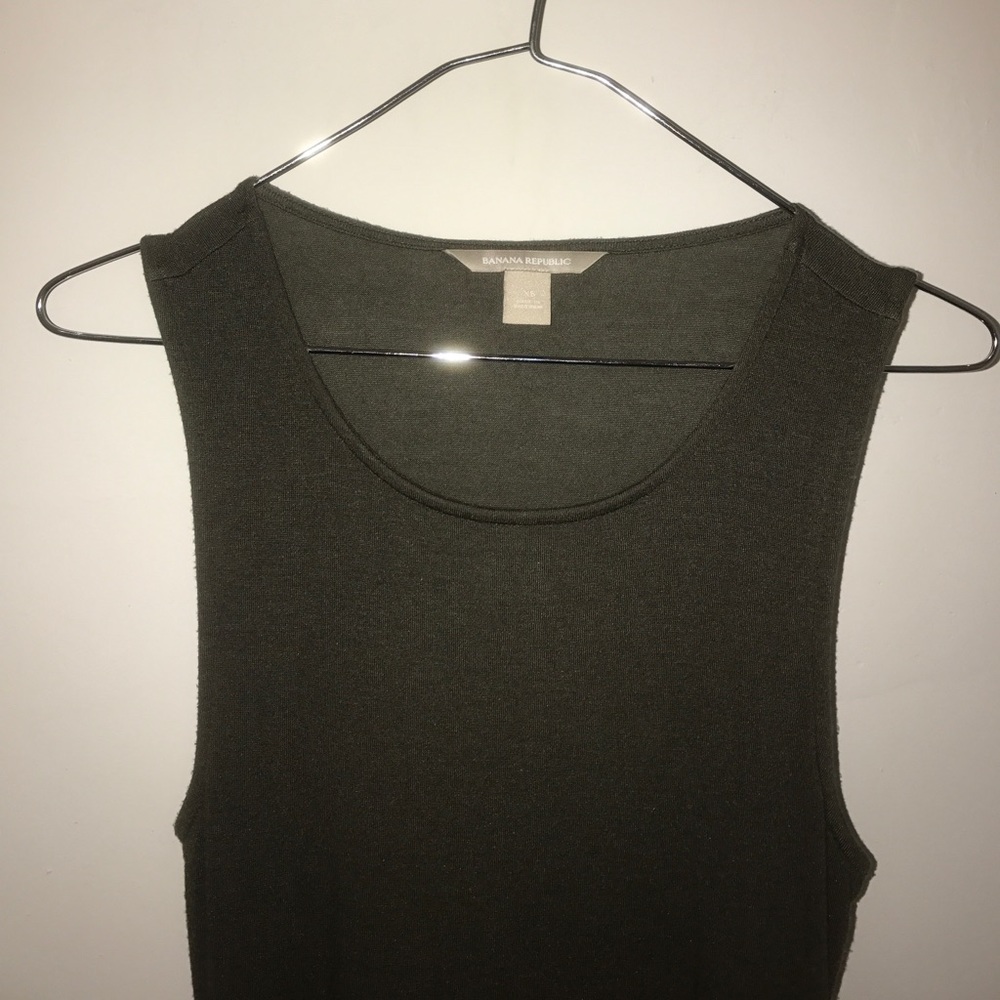 BANANA REPUBLIC OLIVE TOP